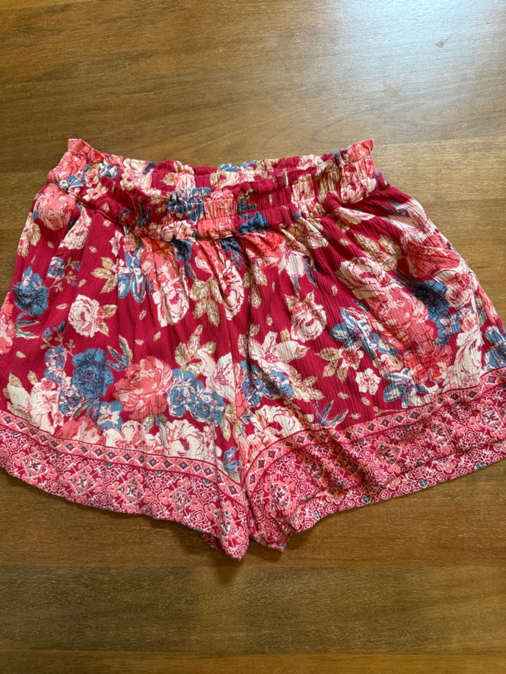 Francesca’s Sz M Floral Print Elastic Waist Rayon Shorts - Pink